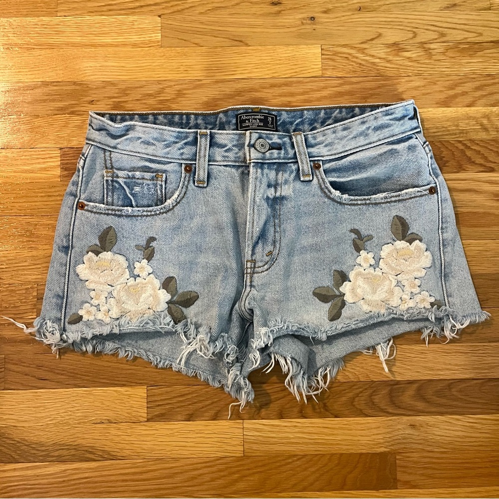 ABERCROMBIE & FITCH Embroidered Flowers Denim Shorts